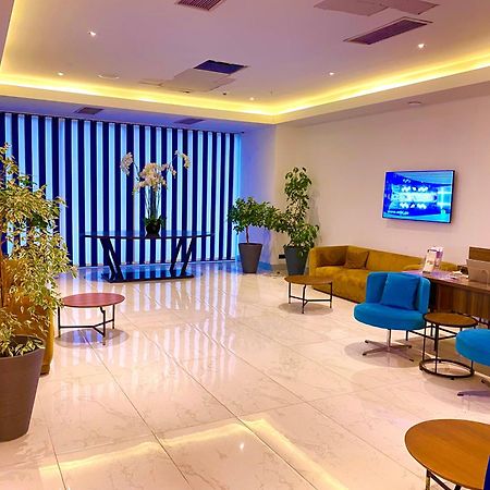 מלון באטומי Black Sea Luxury Towers מראה חיצוני תמונה
