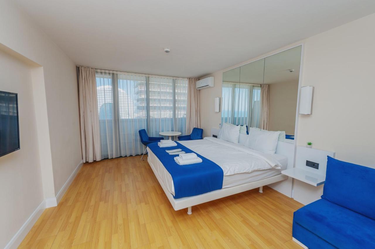 מלון באטומי Black Sea Luxury Towers מראה חיצוני תמונה
