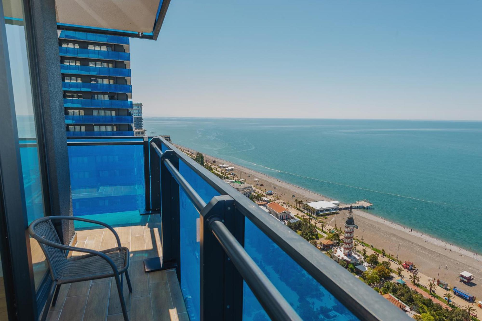 מלון באטומי Black Sea Luxury Towers מראה חיצוני תמונה