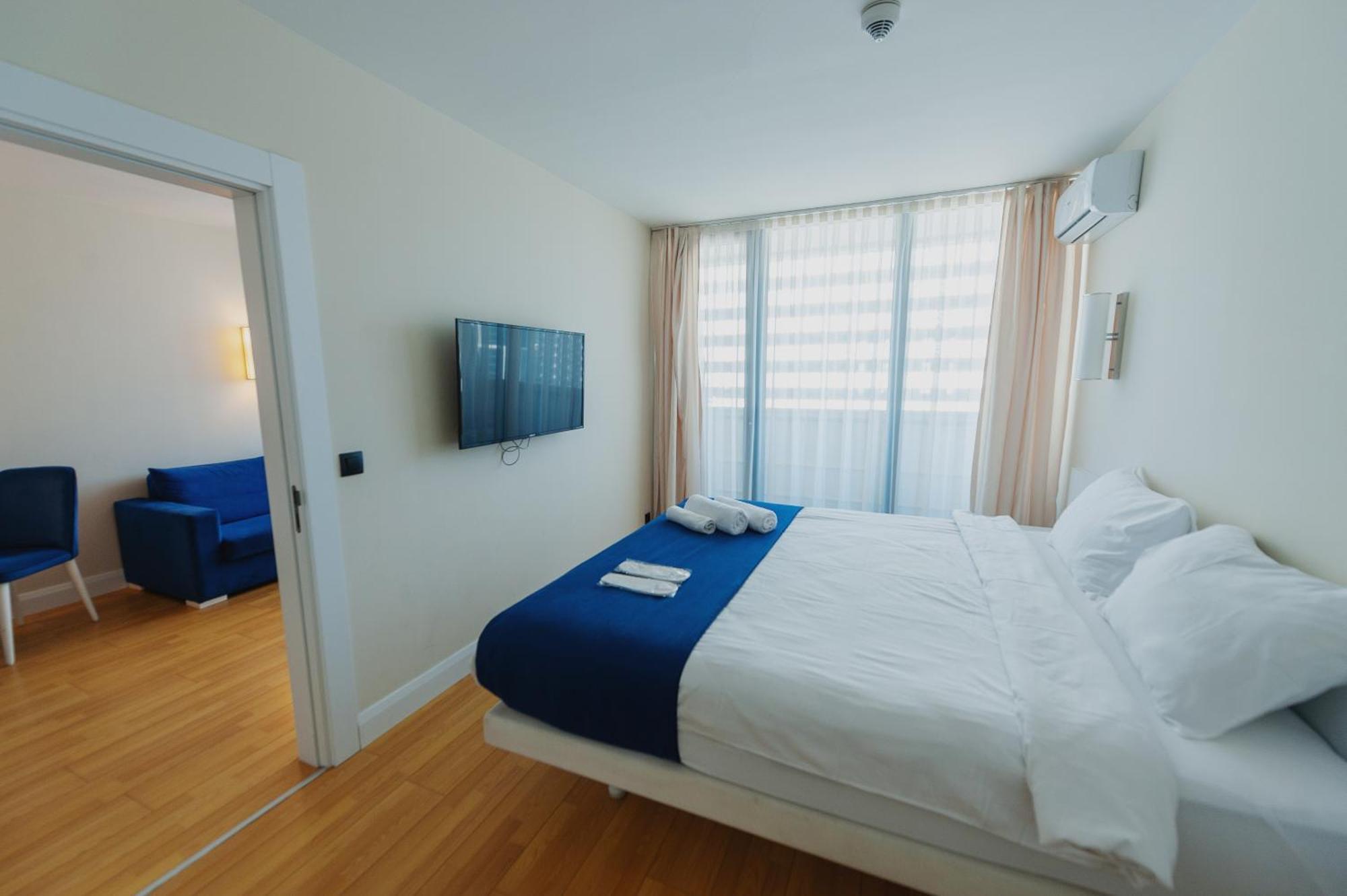 מלון באטומי Black Sea Luxury Towers מראה חיצוני תמונה