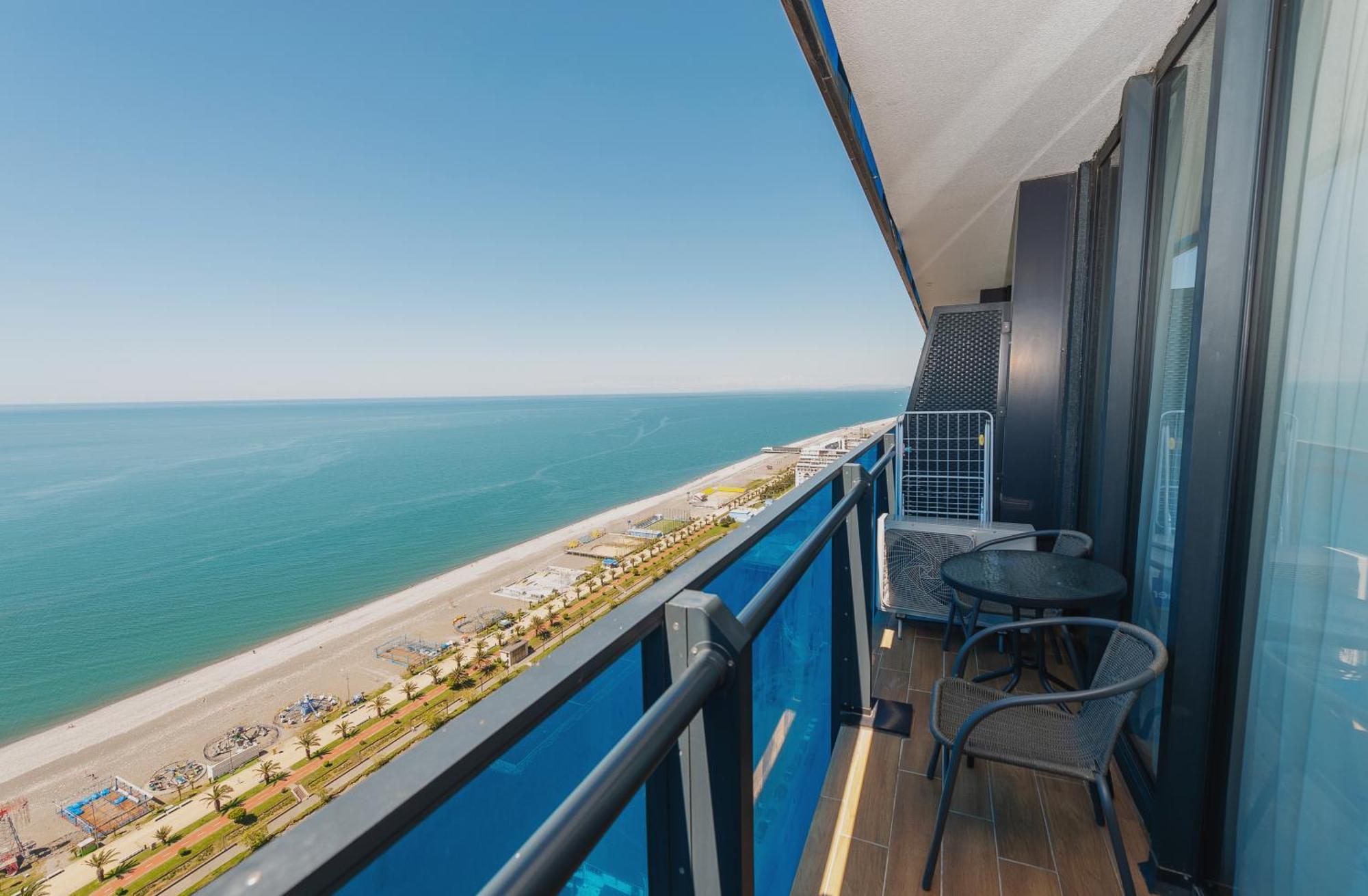 מלון באטומי Black Sea Luxury Towers מראה חיצוני תמונה