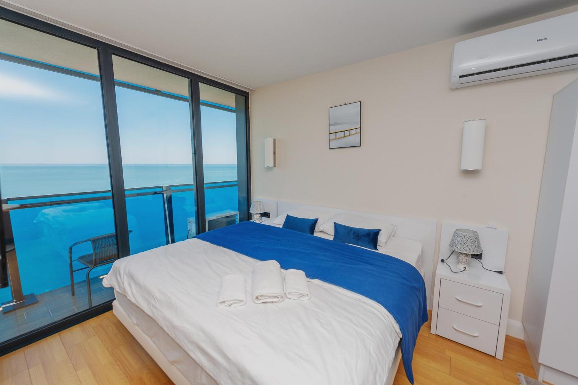 מלון באטומי Black Sea Luxury Towers מראה חיצוני תמונה