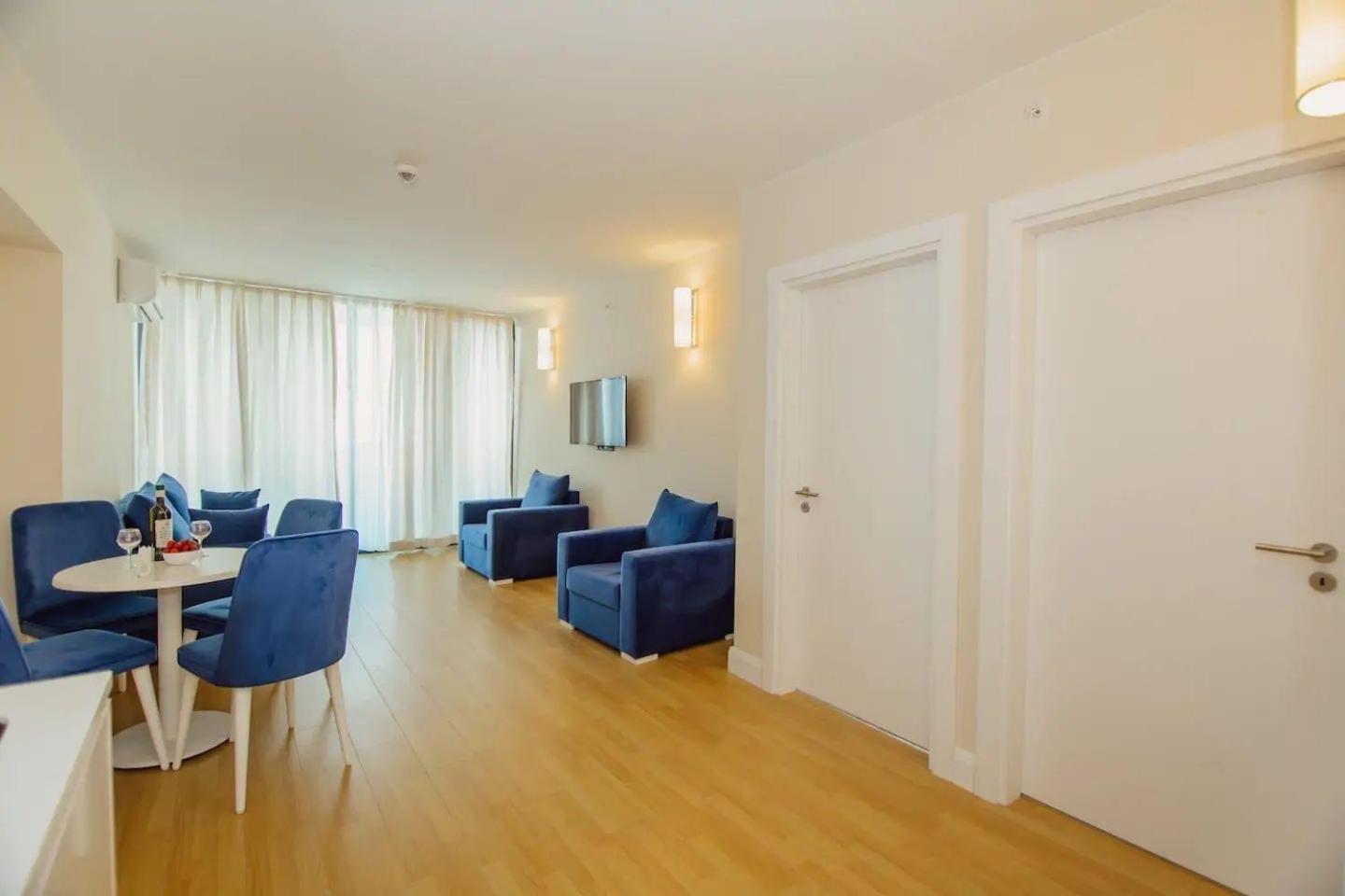 מלון באטומי Black Sea Luxury Towers מראה חיצוני תמונה