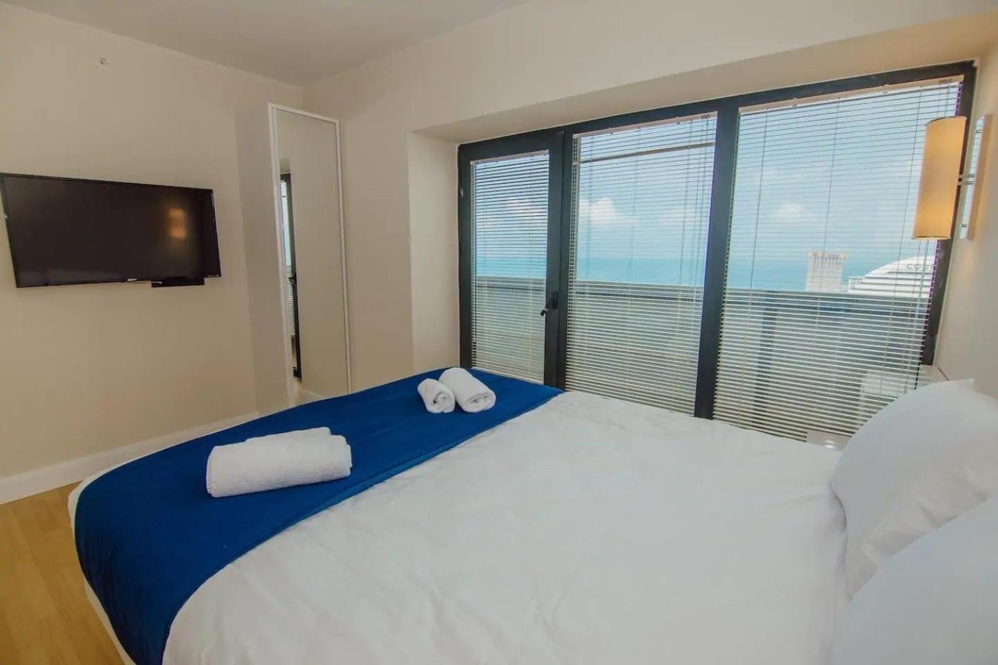 מלון באטומי Black Sea Luxury Towers מראה חיצוני תמונה
