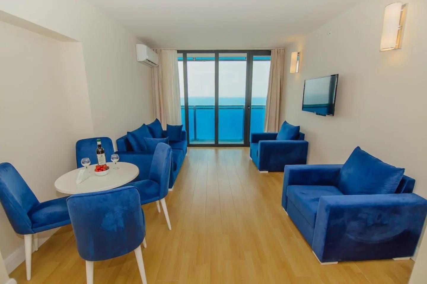מלון באטומי Black Sea Luxury Towers מראה חיצוני תמונה