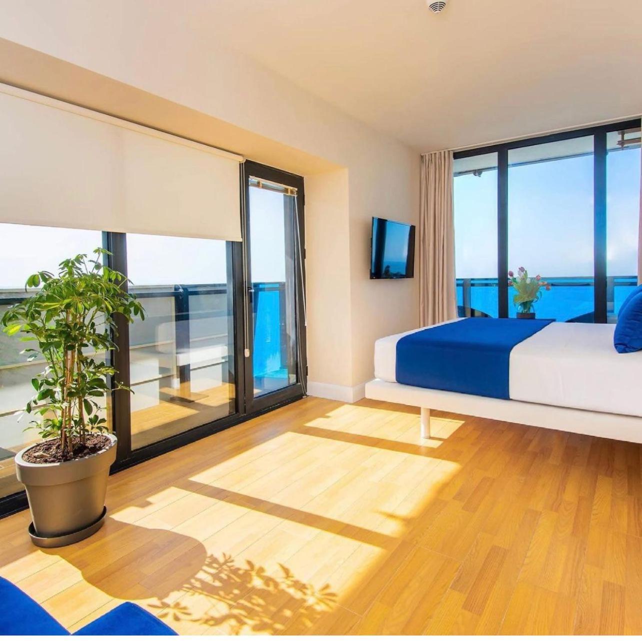 מלון באטומי Black Sea Luxury Towers מראה חיצוני תמונה