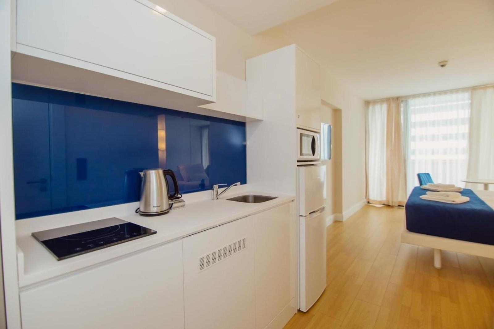 מלון באטומי Black Sea Luxury Towers מראה חיצוני תמונה
